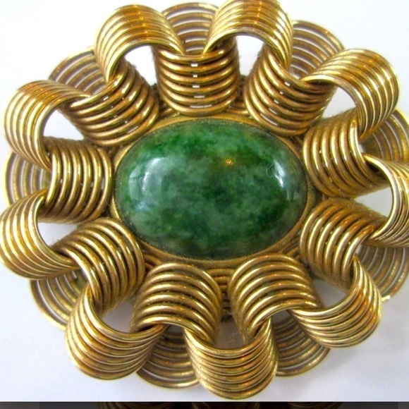 Vintage Jewelry - 12K Gold Filled Vintage BROOCH. Jade Green Color Cabochon, Ribbon Frame.